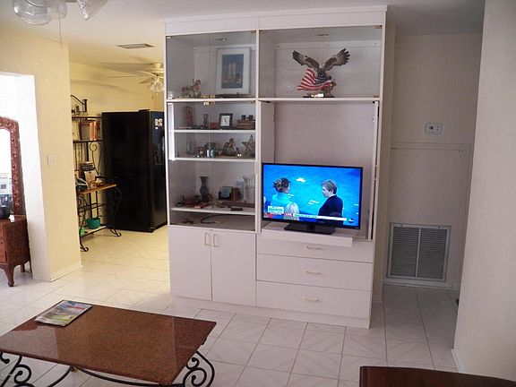 5th image of 43 Sunny Shore Dr