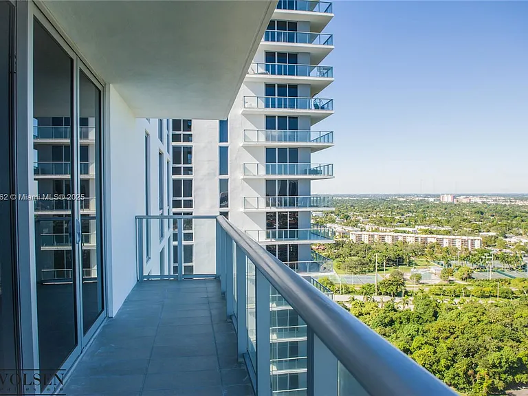 16385 Biscayne Blvd #2615 — Photo 49