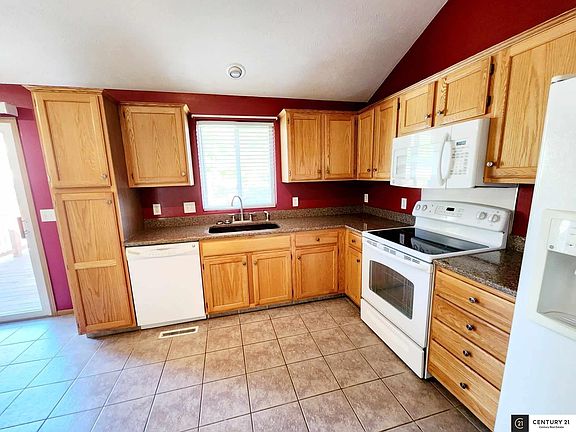 5th image of 10711 S 19th St