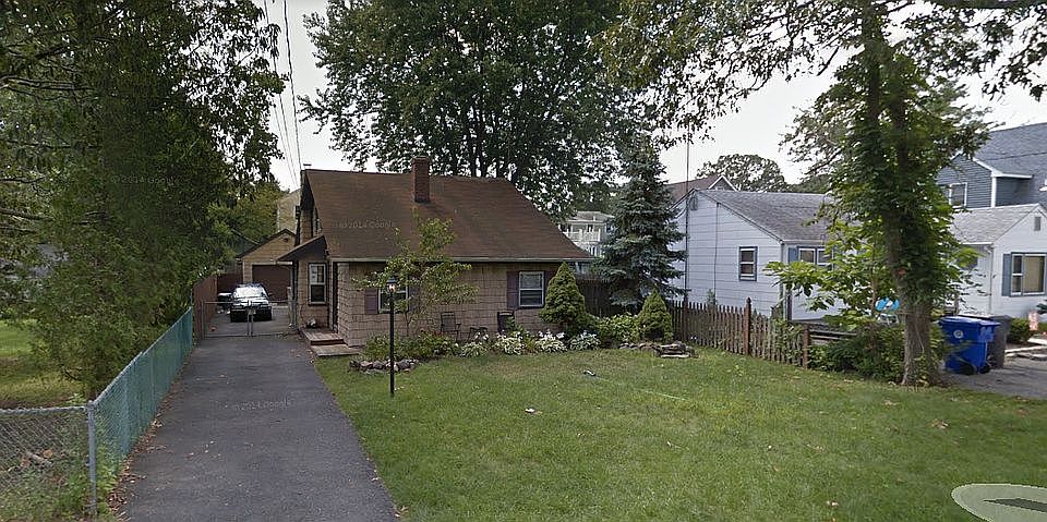 2nd image of 611 Parker Ave