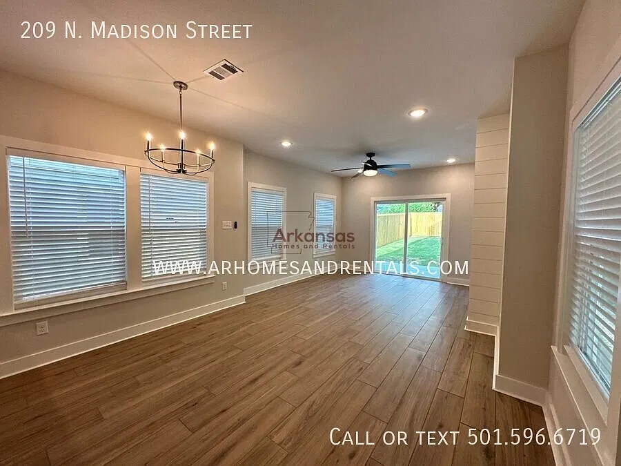 $500 Deposit Octoberfest Special ~ 209 N. Madison Street ~ 3 Bedrooms | 2.5 Bathrooms | Garage — Photo 4