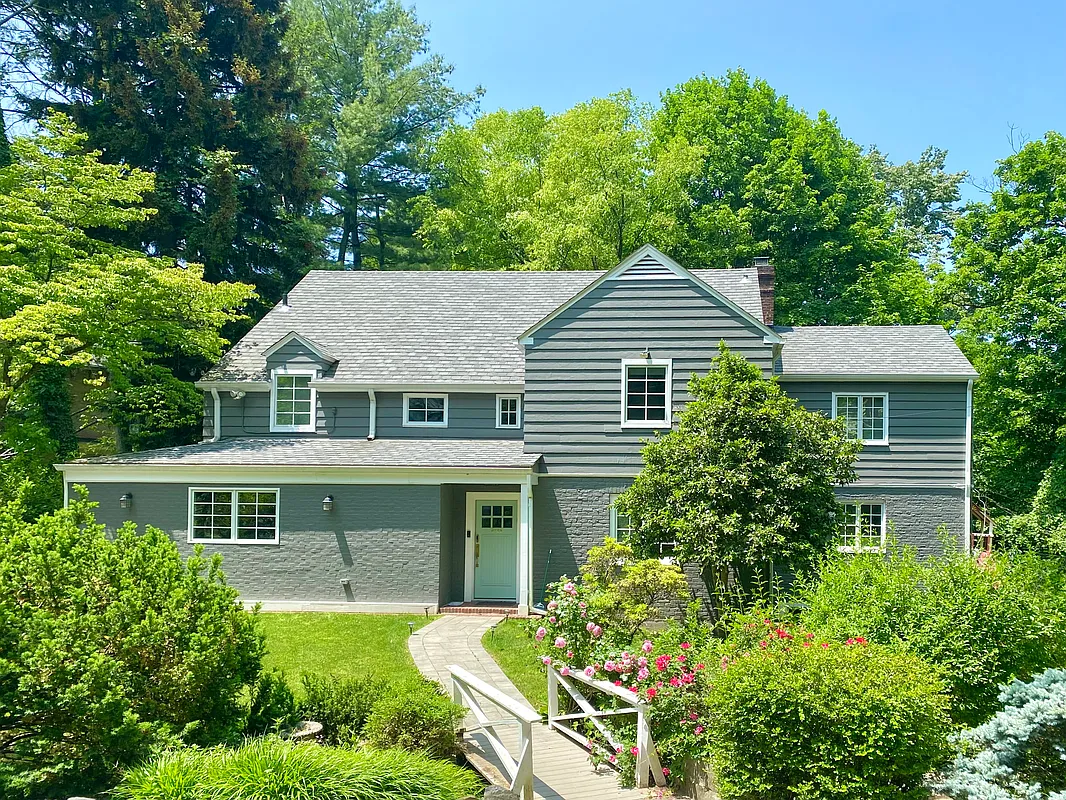 4725 Independence Ave  