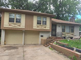 9320 Oakland Ave, Kansas City, MO 64138