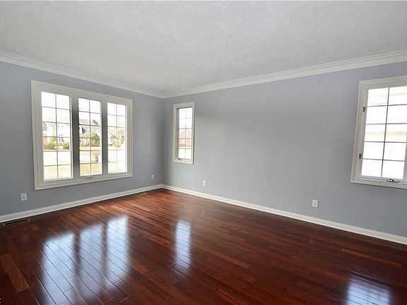 4th image of 2835 Forest Lake Dr