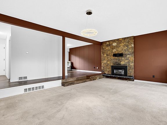 4th image of 3362 Viewmount Dr