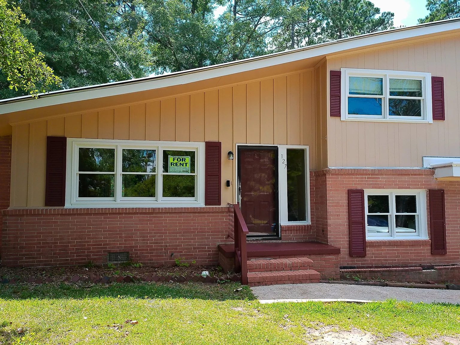 3 bed, 1.5 bath, 1083 sqft, $1,680 — Photo 3