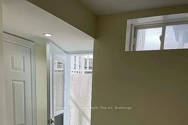 32 Turnhouse Cres — Photo 6
