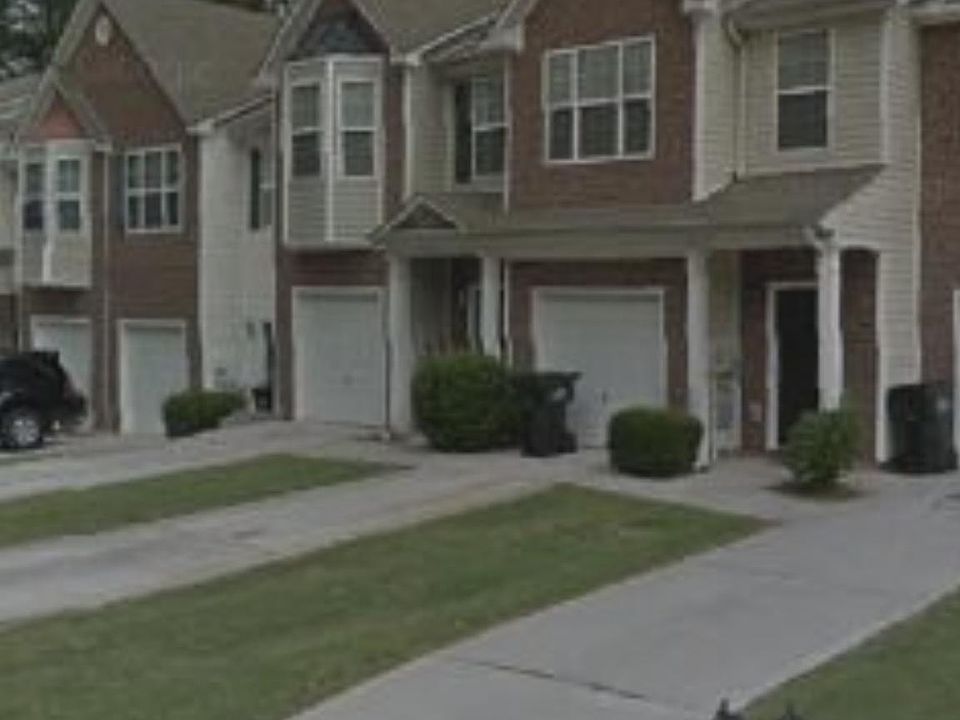 Located in a great community. Quiet and secluded cul da sac.