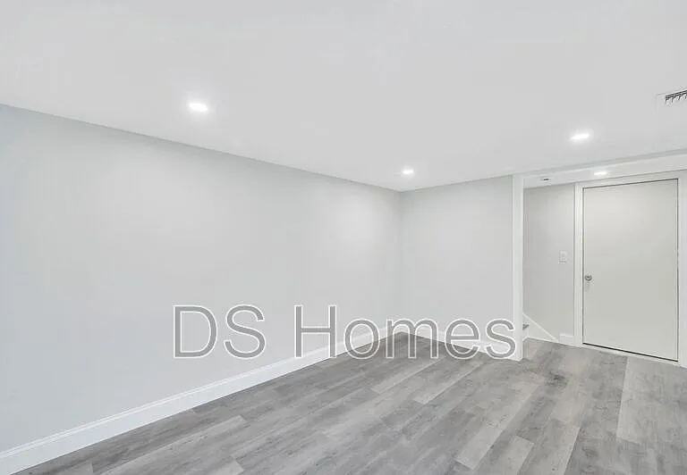 615 Macdonald Ave #2 — Photo 11