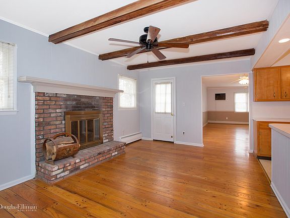 4th image of 2 Camelot Ln