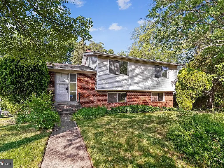7608 Wellesley Dr — Photo 2