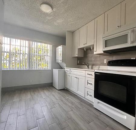 2nd image of 337 Kenilworth Blvd APT 4
