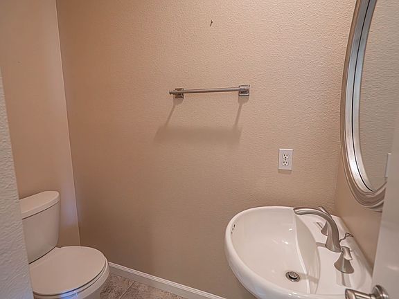 4th image of 27909 Crown Court Cir