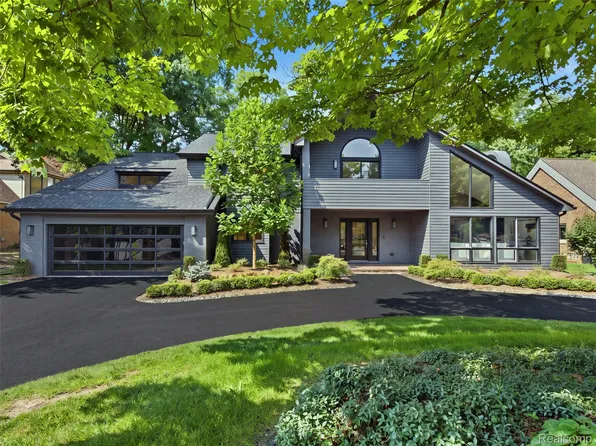 3228 Pine Lake Rd, West Bloomfield, MI 48324