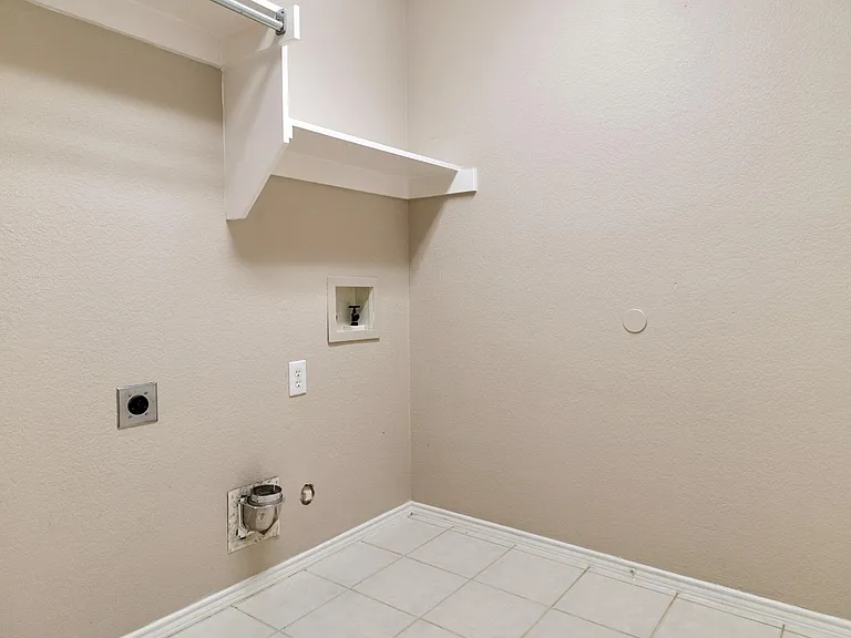 615 Lake Bridge Dr — Photo 10