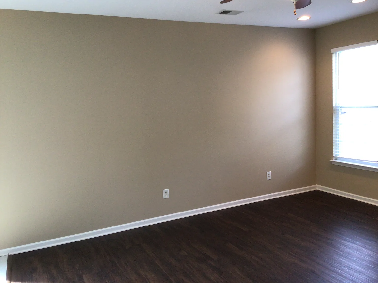 4 bed, 2.5 bath, 2342 sqft, $2,665 — Photo 4