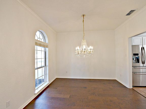 5th image of 8531 Delavan Ave