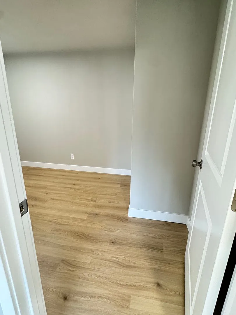 142 A 4th Ave SW — Photo 3