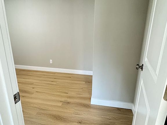 3rd image of 142 4th Ave SW APT 2