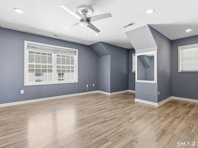 305 Sylvan St — Photo 20