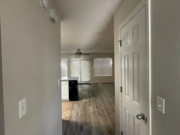 408 Sandy Oak Dr — Photo 3