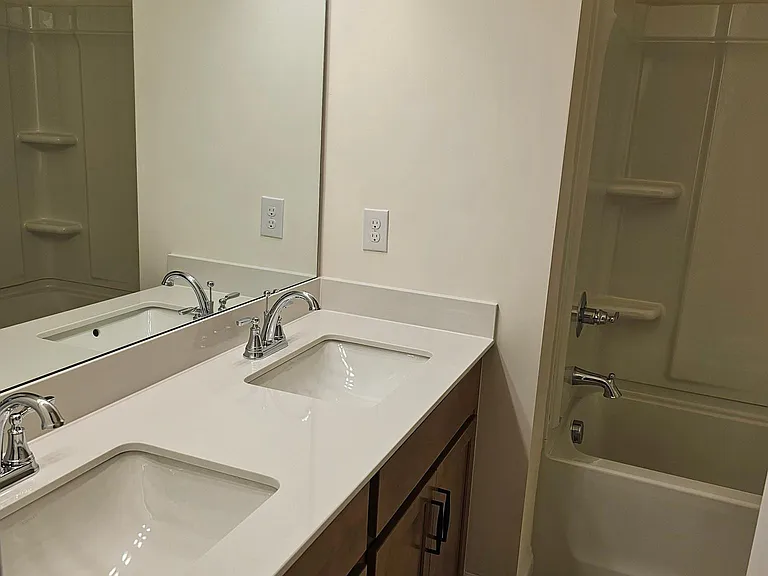 1069 S Point Rd — Photo 11
