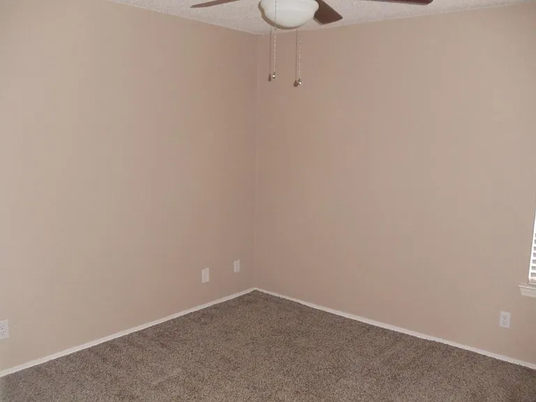 1410 Lindell Ct — Photo 13