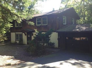 123 Big Bear Dr, Greentown, PA 18426
