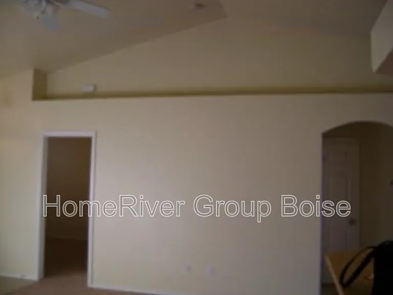 3927 N Kilberry Ave — Photo 3