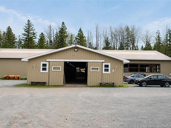 4th image of 560 Lakeside Rd