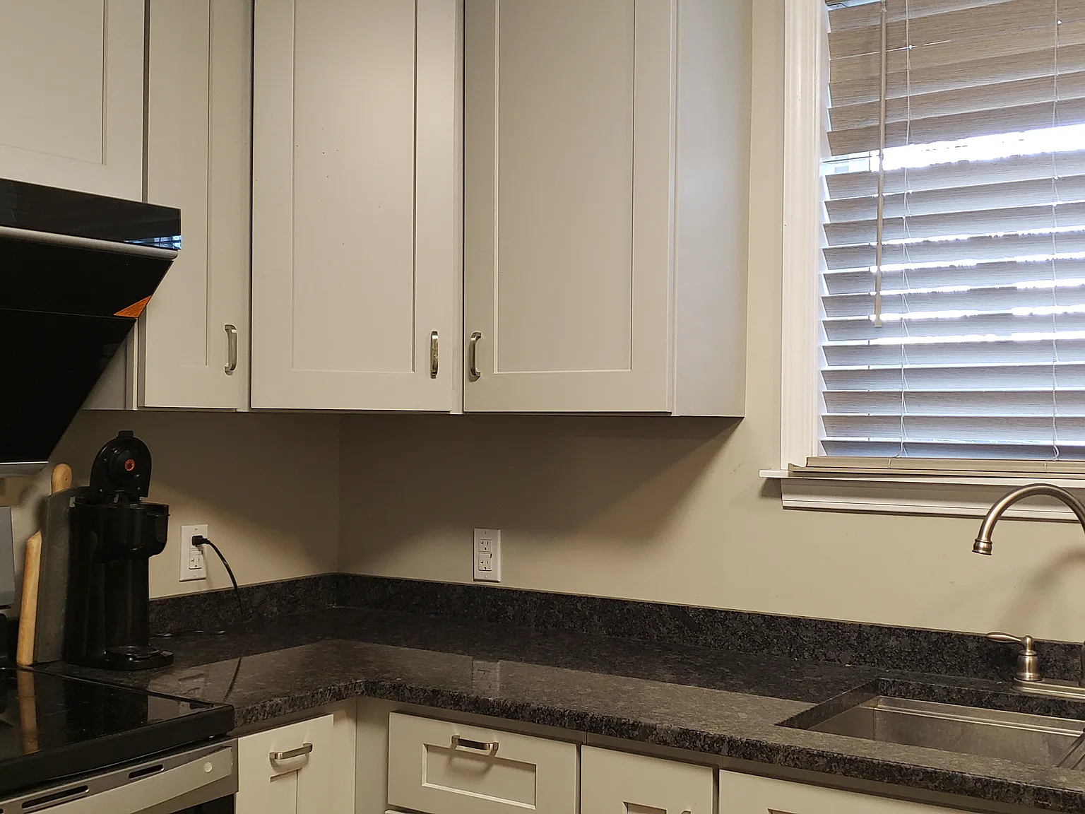 4 bed, 1100 sqft, $2,300 — Photo 2