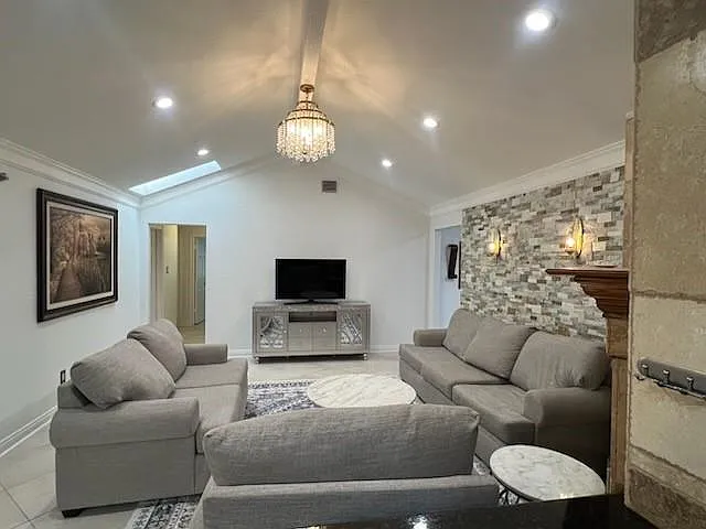 4 bed, 2.0 bath, 1835 sqft, $2,499 — Photo 3
