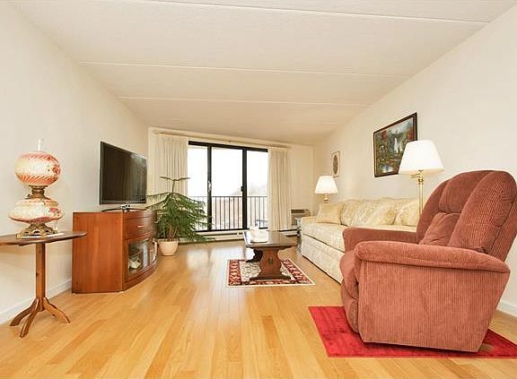 5th image of 1155 Warburton Ave APT 11D
