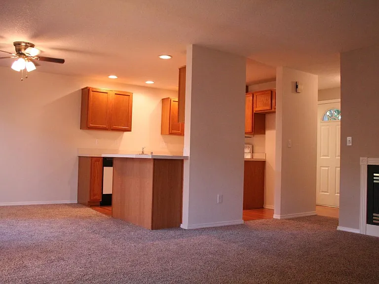 375 W 8th St — Photo 7