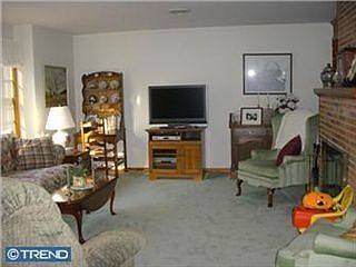 2nd image of 618 E Cypress St