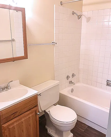 Hyde Park West Apartments & Townhomes — Photo 9