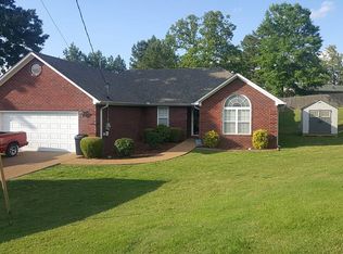 702 Holly Dr, Henderson, TN 38340