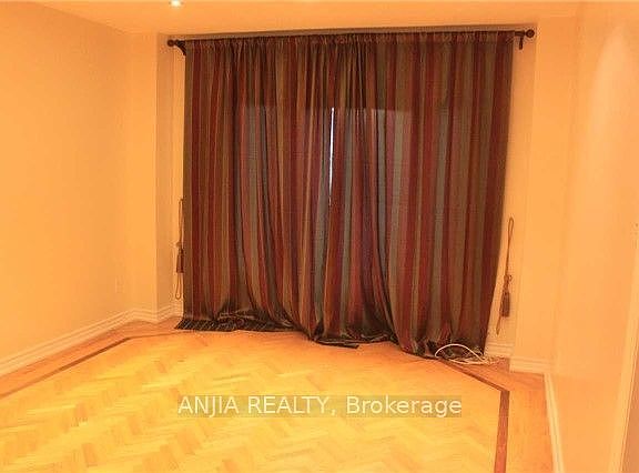2nd image of 51 Topham Cres