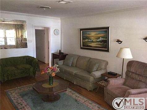 5th image of 4835 Forman Ave