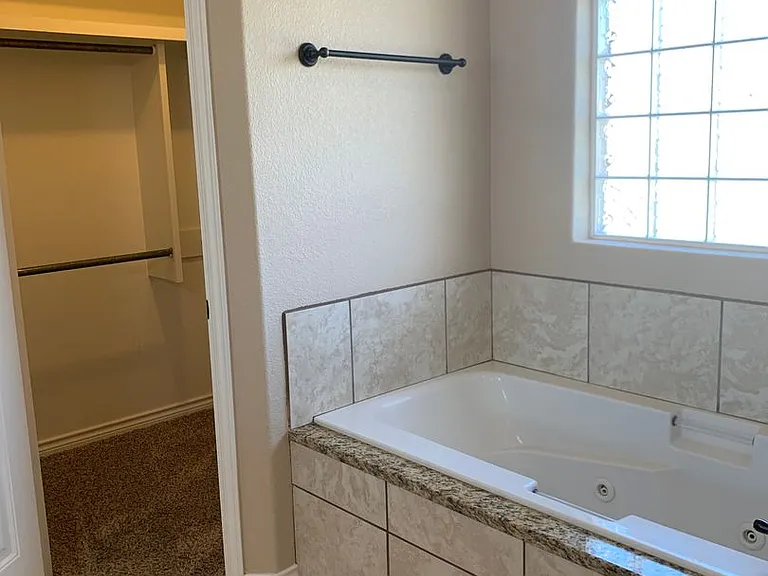 4301 Sandstone Dr — Photo 13
