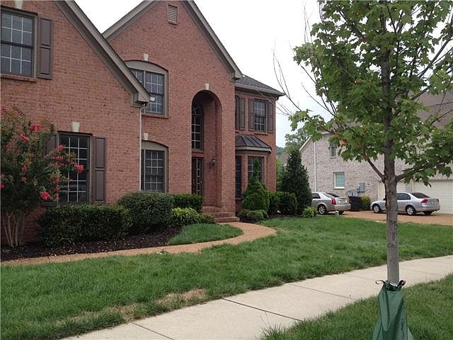 1st image of 487 Beauchamp Cir