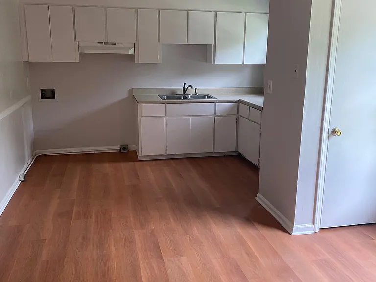 1903 James St #C — Photo 2