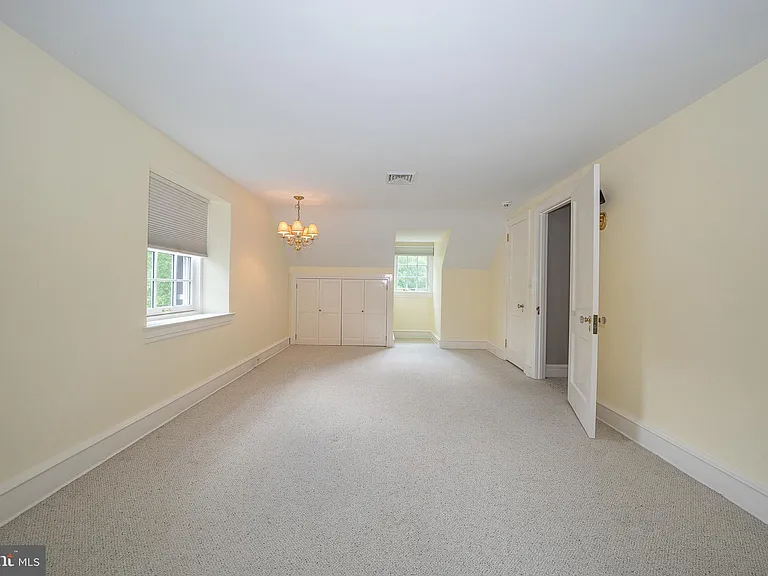 101 E Brookhaven Rd — Photo 64