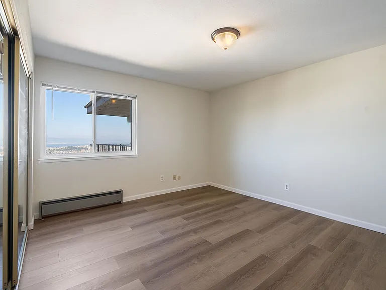 545 Burnett Avenue — Photo 22