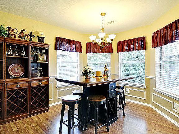 4th image of 1705 Country Crest Ln