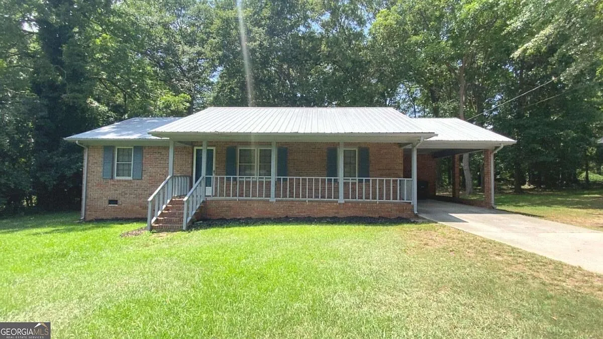 3 bed, 1.5 bath, 1125 sqft, $1,300 — Photo 1