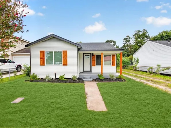 6909 Anderson St, Texas City, TX 77591