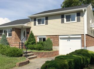 2 Clark St, Plainview, NY 11803
