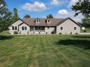 1216 N Idler Ln, Greenville, IL 62246