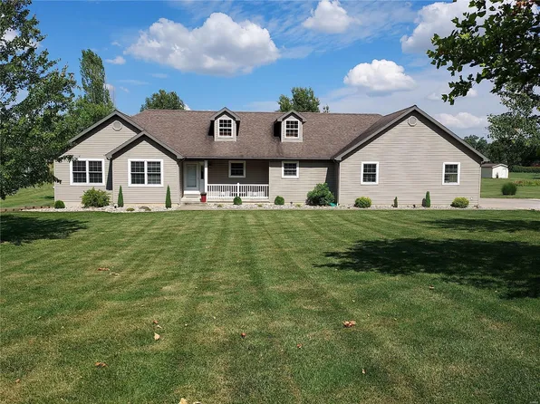 1216 N Idler Ln, Greenville, IL 62246